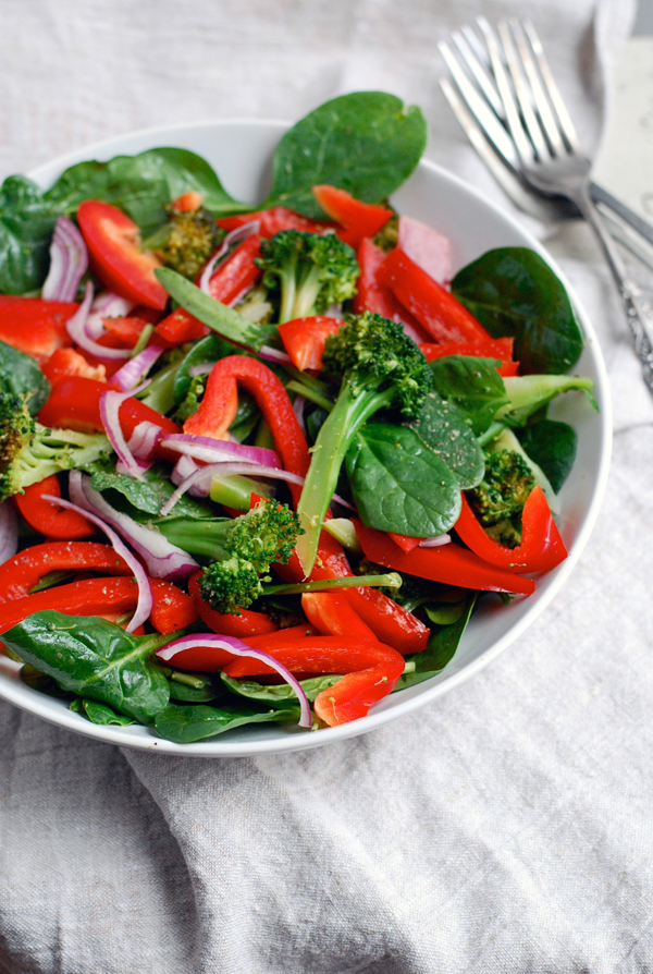 spinach salad with broccoli and red peppers // brooklyn supper