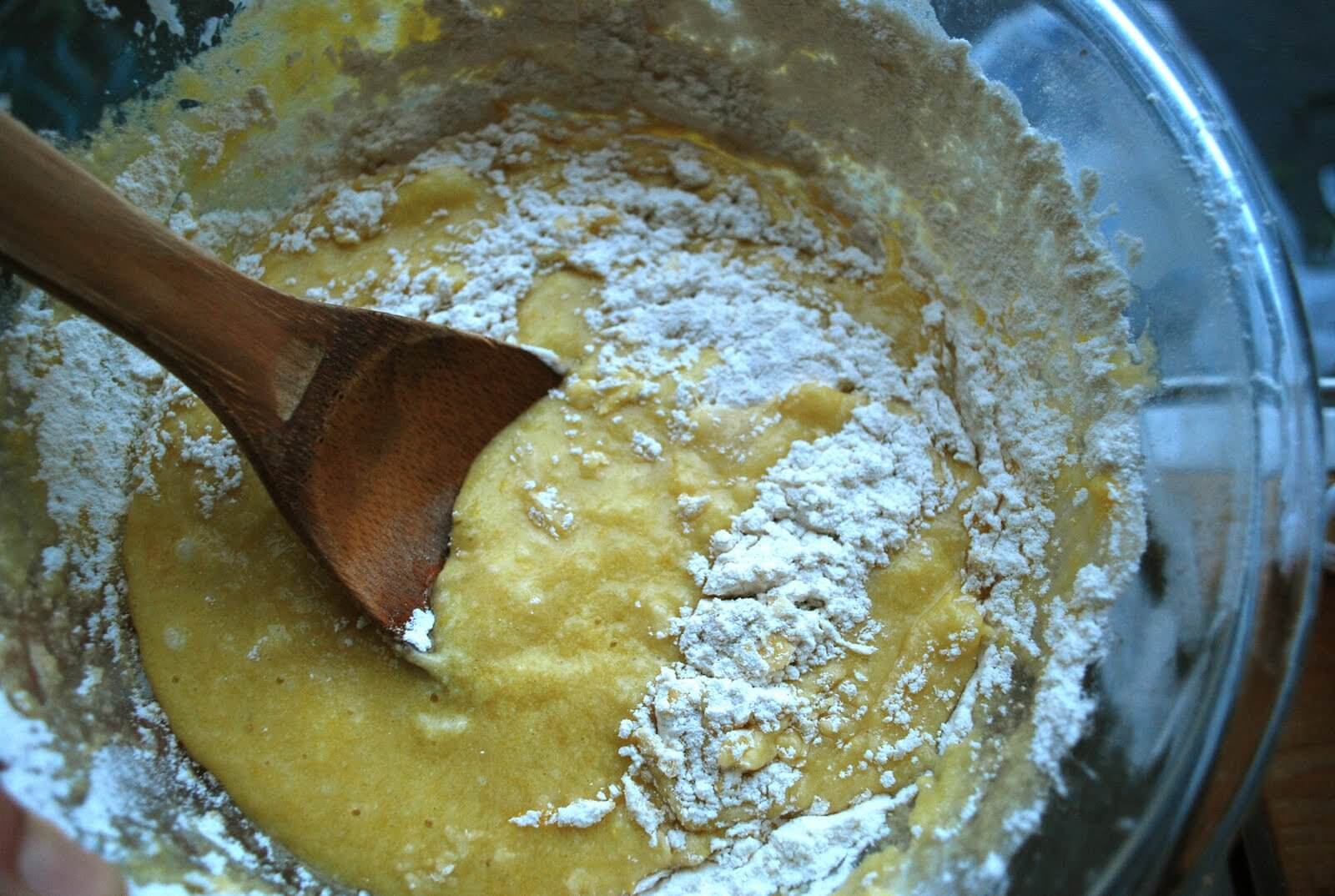 simple yogurt cake with lemon