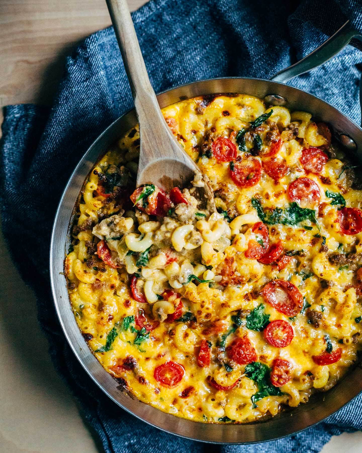 This flavorful cheeseburger mac and cheese is inspired by a classic summer cheeseburger. Sharp Wisconsin cheddar, tender macaroni, and perfectly browned hamburger are complemented by fresh bits of cherry tomato and arugula.