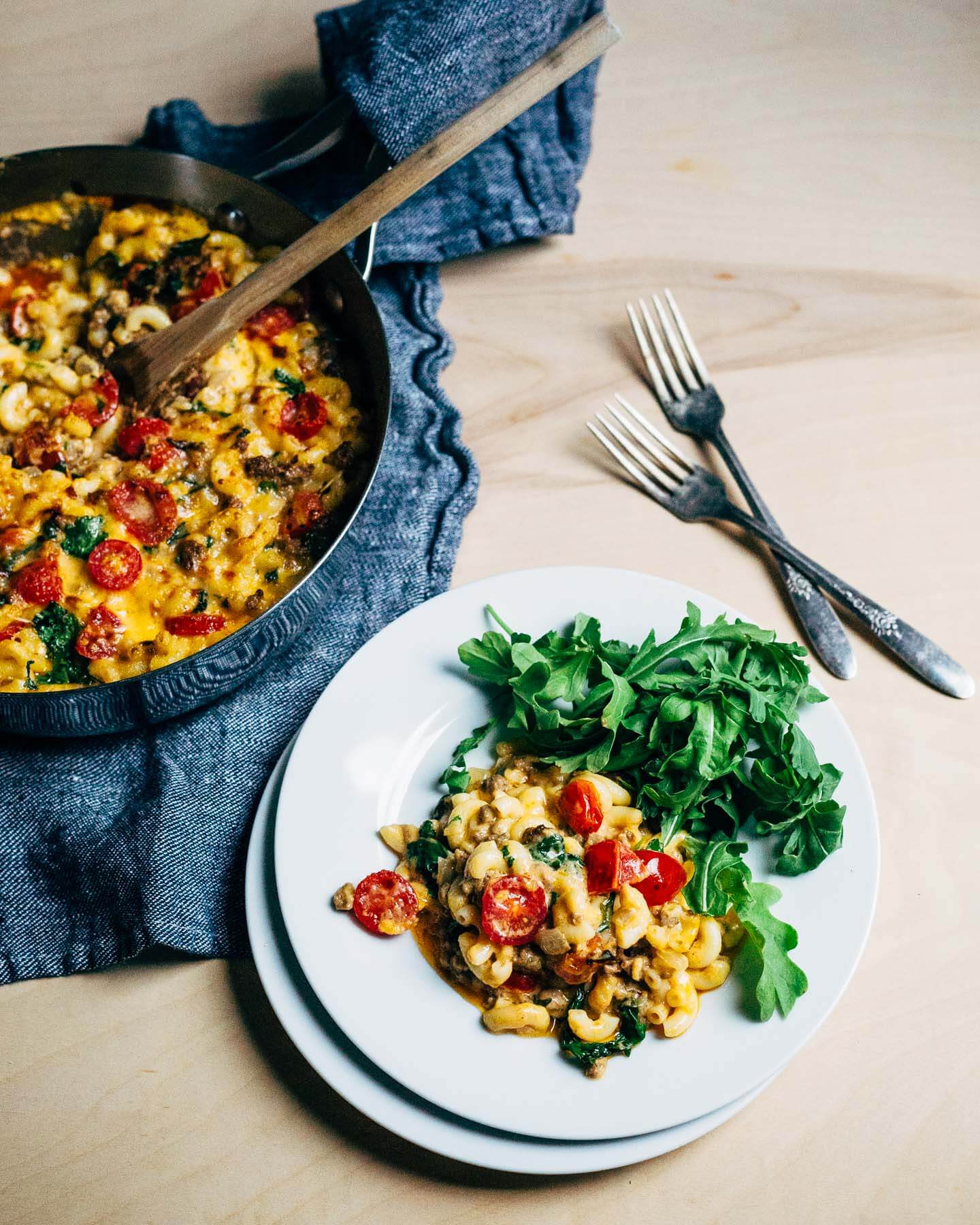 This flavorful cheeseburger mac and cheese is inspired by a classic summer cheeseburger. Sharp Wisconsin cheddar, tender macaroni, and perfectly browned hamburger are complemented by fresh bits of cherry tomato and arugula.