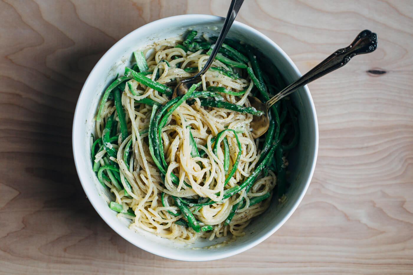 Tossing cacio e pepe